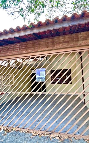 Casa para alugar com 110m², 2 quartos e 2 vagas Casa para alugar com 110m², 2 quartos e 2 vagasPlaca instalada na fachada do imóvel