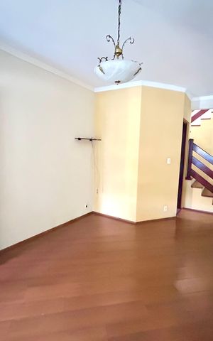 Casa para alugar com 110m², 2 quartos e 2 vagas Casa para alugar com 110m², 2 quartos e 2 vagasSala