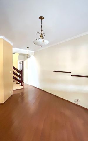 Casa para alugar com 110m², 2 quartos e 2 vagas Casa para alugar com 110m², 2 quartos e 2 vagasSala