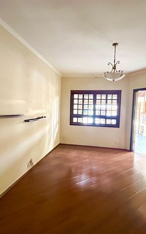 Casa para alugar com 110m², 2 quartos e 2 vagas Casa para alugar com 110m², 2 quartos e 2 vagasSala