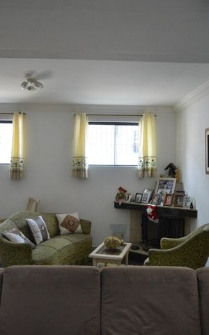 Casa à venda com 230m², 3 quartos e 4 vagasSala
