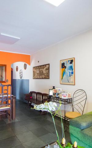 Casa à venda com 200m², 4 quartos e 2 vagas Casa à venda com 200m², 4 quartos e 2 vagasSala