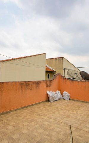 Casa à venda com 200m², 4 quartos e 2 vagas Casa à venda com 200m², 4 quartos e 2 vagasÁrea de serviço/Área externa