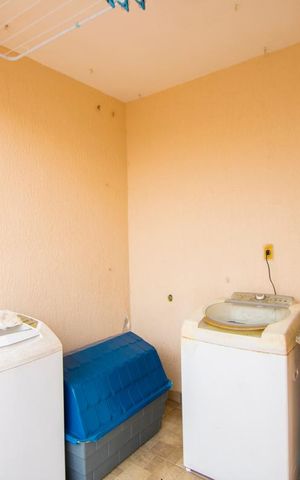 Casa à venda com 200m², 4 quartos e 2 vagas Casa à venda com 200m², 4 quartos e 2 vagasÁrea de serviço/Área externa