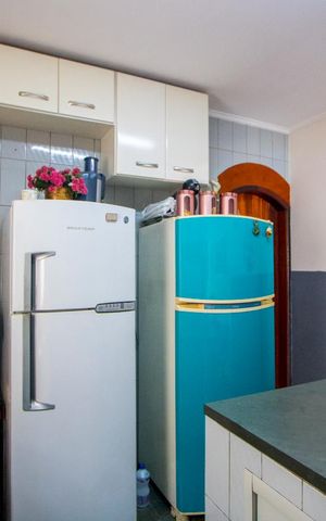 Casa à venda com 200m², 4 quartos e 2 vagas Casa à venda com 200m², 4 quartos e 2 vagasCozinha