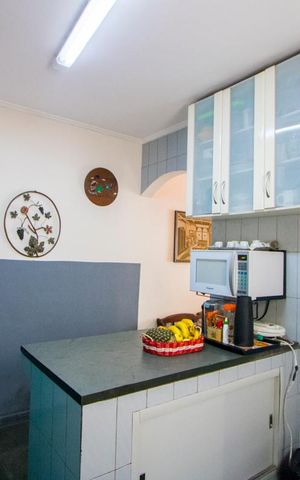 Casa à venda com 200m², 4 quartos e 2 vagas Casa à venda com 200m², 4 quartos e 2 vagasCozinha