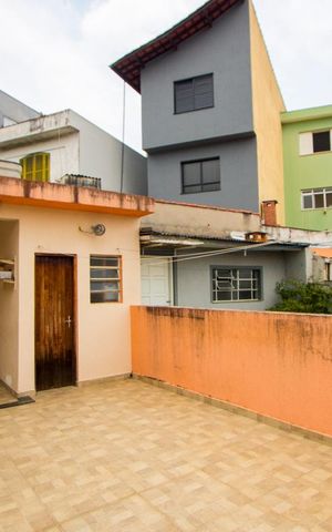 Casa à venda com 200m², 4 quartos e 2 vagas Casa à venda com 200m², 4 quartos e 2 vagasÁrea de serviço/Área externa
