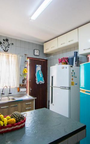 Casa à venda com 200m², 4 quartos e 2 vagas Casa à venda com 200m², 4 quartos e 2 vagasCozinha