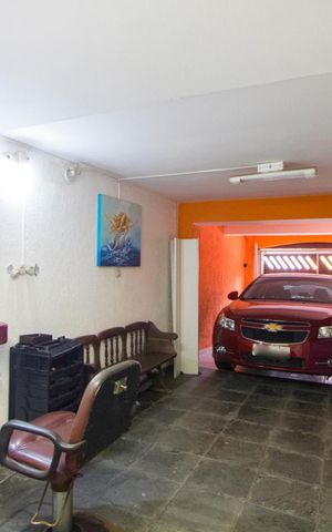 Casa à venda com 200m², 4 quartos e 2 vagas Casa à venda com 200m², 4 quartos e 2 vagasGaragem
