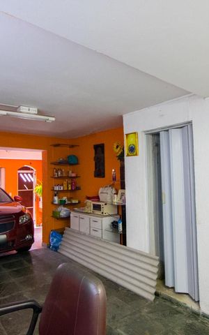 Casa à venda com 200m², 4 quartos e 2 vagas Casa à venda com 200m², 4 quartos e 2 vagasGaragem