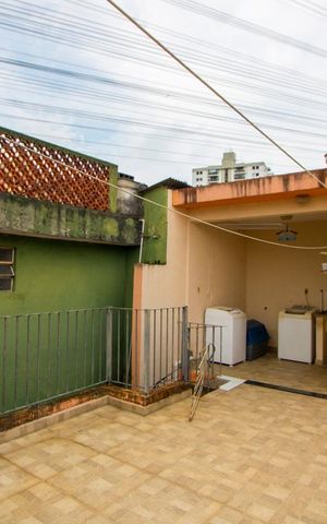 Casa à venda com 200m², 4 quartos e 2 vagas Casa à venda com 200m², 4 quartos e 2 vagasÁrea de serviço/Área externa