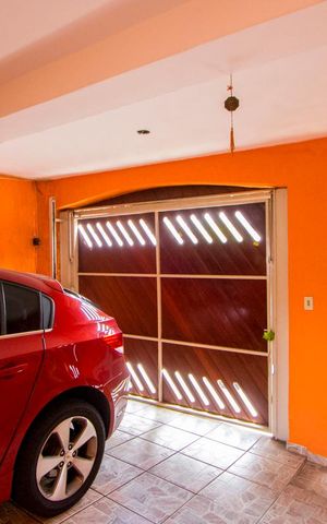 Casa à venda com 200m², 4 quartos e 2 vagas Casa à venda com 200m², 4 quartos e 2 vagasGaragem