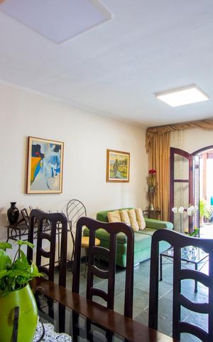 Casa à venda com 200m², 4 quartos e 2 vagas Casa à venda com 200m², 4 quartos e 2 vagasSala