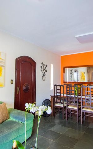 Casa à venda com 200m², 4 quartos e 2 vagas Casa à venda com 200m², 4 quartos e 2 vagasSala