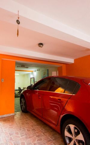 Casa à venda com 200m², 4 quartos e 2 vagas Casa à venda com 200m², 4 quartos e 2 vagasGaragem