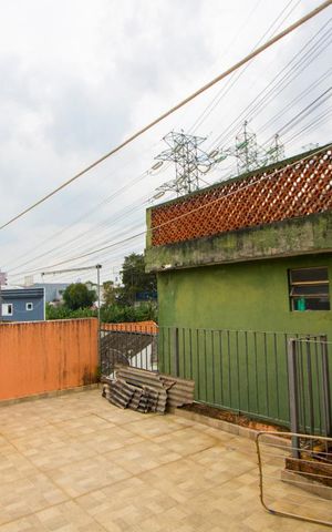 Casa à venda com 200m², 4 quartos e 2 vagas Casa à venda com 200m², 4 quartos e 2 vagasÁrea de serviço/Área externa