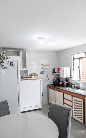 Casa à venda com 300m², 4 quartos e 2 vagas Casa à venda com 300m², 4 quartos e 2 vagasCozinha