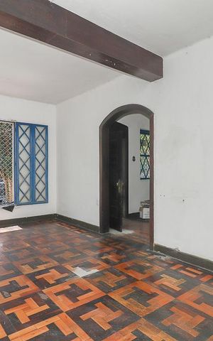 Casa à venda com 240m², 4 quartos e 2 vagasSala