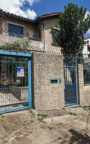 Casa à venda com 240m², 4 quartos e 2 vagasFachada