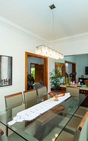 Casa à venda com 480m², 4 quartos e 6 vagas Casa à venda com 480m², 4 quartos e 6 vagasSALA