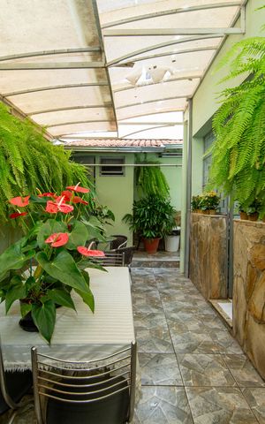 Casa à venda com 480m², 4 quartos e 6 vagas Casa à venda com 480m², 4 quartos e 6 vagasAREA EXTERNA