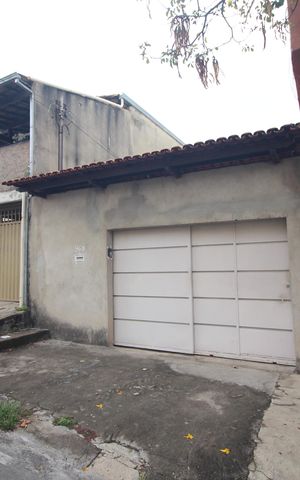Casa à venda com 105m², 2 quartos e 10 vagasFachada
