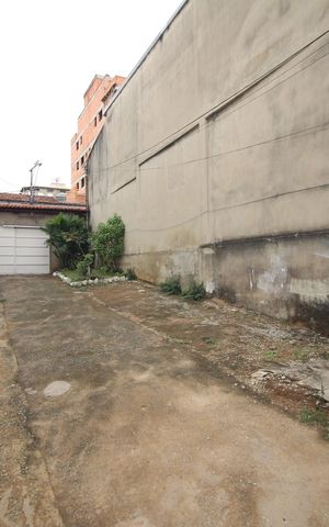 Casa à venda com 105m², 2 quartos e 10 vagasQuintal