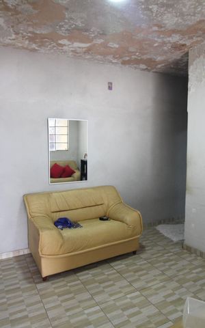 Casa à venda com 105m², 2 quartos e 10 vagasSala