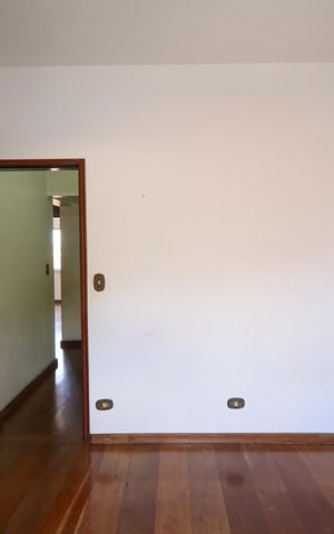 Casa à venda com 200m², 4 quartos e 3 vagas Casa à venda com 200m², 4 quartos e 3 vagasQuarto 2 - Suíte 2