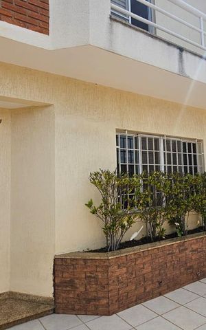 Casa de condomínio à venda com 175m², 3 quartos e 4 vagas Casa de condomínio à venda com 175m², 3 quartos e 4 vagasFachada Interna
