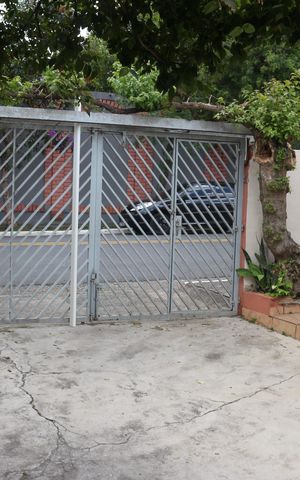 Casa à venda com 1200m², 3 quartos e 4 vagasGaragem
