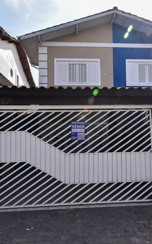 Casa à venda com 152m², 3 quartos e 2 vagasFachada