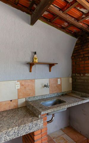 Casa à venda com 240m², 5 quartos e 2 vagas Casa à venda com 240m², 5 quartos e 2 vagasVaranda gourmet