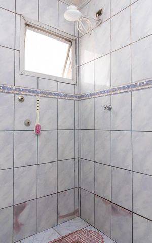 Casa à venda com 140m², 3 quartos e 2 vagasBanheiro 1