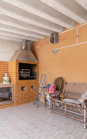 Casa à venda com 140m², 3 quartos e 2 vagasChurrasqueira