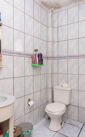 Casa à venda com 140m², 3 quartos e 2 vagasBanheiro 1