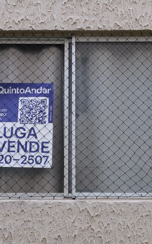 Apartamento à venda com 39m², 2 quartos e 1 vagaPlaca instalada na janela do imóvel - Código da placa: LDNB-687