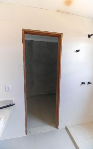 Casa de condomínio à venda com 206m², 3 quartos e 4 vagas Casa de condomínio à venda com 206m², 3 quartos e 4 vagasBanheiro da Suíte