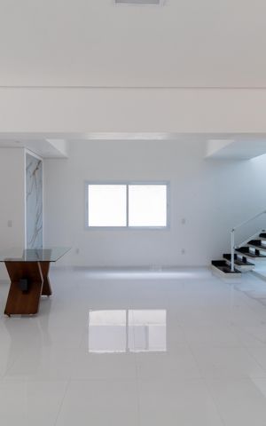 Casa de condomínio à venda com 330m², 4 quartos e sem vaga Casa de condomínio à venda com 330m², 4 quartos e sem vagaSalas