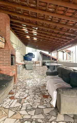 Casa à venda com 130m², 3 quartos e 1 vaga Casa à venda com 130m², 3 quartos e 1 vagaSacada