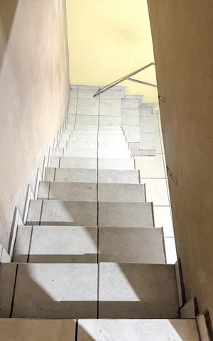 Casa à venda com 130m², 3 quartos e 1 vaga Casa à venda com 130m², 3 quartos e 1 vagaEscada