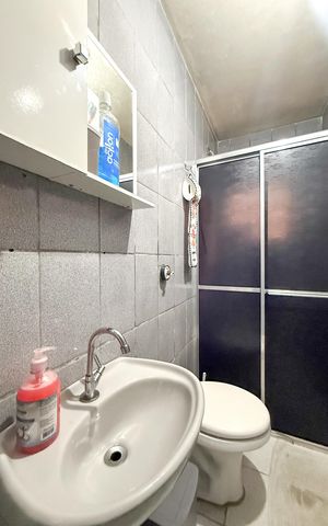 Casa à venda com 130m², 3 quartos e 1 vaga Casa à venda com 130m², 3 quartos e 1 vagaBanheiro 2