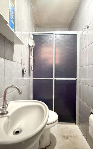 Casa à venda com 130m², 3 quartos e 1 vaga Casa à venda com 130m², 3 quartos e 1 vagaBanheiro 2