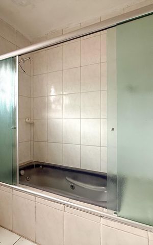 Casa à venda com 130m², 3 quartos e 1 vaga Casa à venda com 130m², 3 quartos e 1 vagaBanheiro