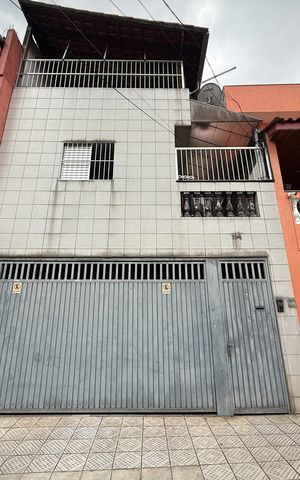 Casa à venda com 130m², 3 quartos e 1 vaga Casa à venda com 130m², 3 quartos e 1 vagaFachada