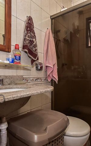 Casa à venda com 125m², 3 quartos e 2 vagasBanheiro