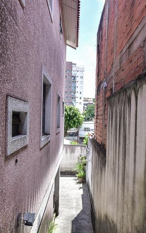Casa à venda com 125m², 3 quartos e 2 vagasLateral