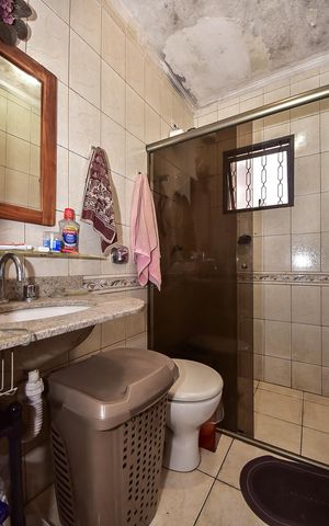 Casa à venda com 125m², 3 quartos e 2 vagasBanheiro