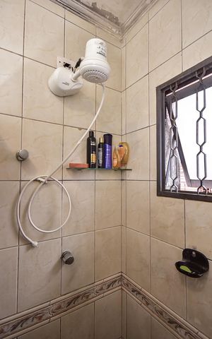 Casa à venda com 125m², 3 quartos e 2 vagasChuveiro do Banheiro