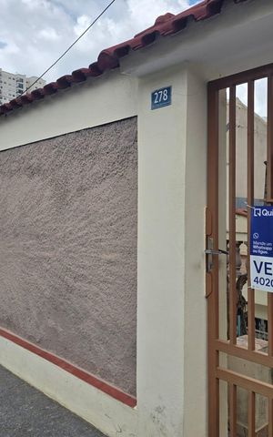Casa à venda com 140m², 2 quartos e 1 vaga Casa à venda com 140m², 2 quartos e 1 vagaFachada